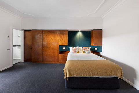 Regents Court - Palm Beach Accommodation 1