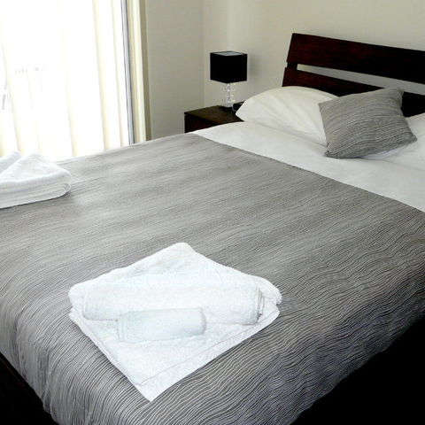 Direct Hotels - Monterey Moranbah - Palm Beach Accommodation 1