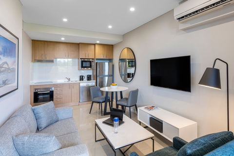Meriton Suites Waterloo - Palm Beach Accommodation 1