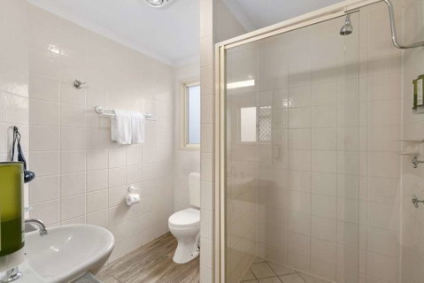 Caboolture Central Motor Inn, SureStay Collection - Palm Beach Accommodation 9