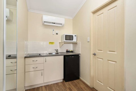 Caboolture Central Motor Inn, SureStay Collection - Palm Beach Accommodation 13