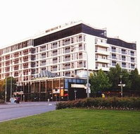 Hotel Adelaide International - Palm Beach Accommodation