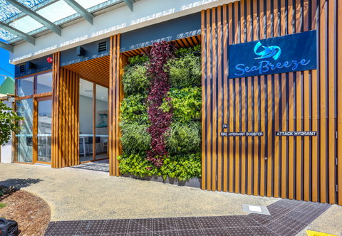 Direct Hotels - Sea Breeze - Palm Beach Accommodation 1
