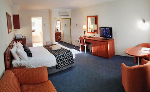 Amber Court Motor Inn - Palm Beach Accommodation 1