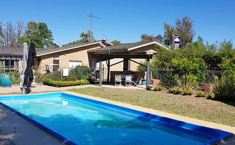 Amber Court Motor Inn - Palm Beach Accommodation 2