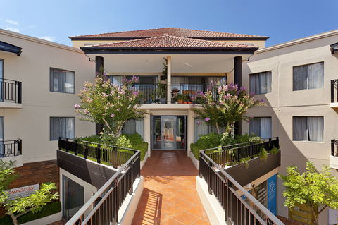 Astra Apartments The Griffin - Palm Beach Accommodation 2