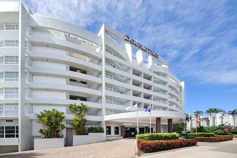 DoubleTree By Hilton Cairns - Palm Beach Accommodation 0