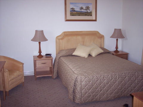Ross Motel & Caravan Park - Palm Beach Accommodation 1
