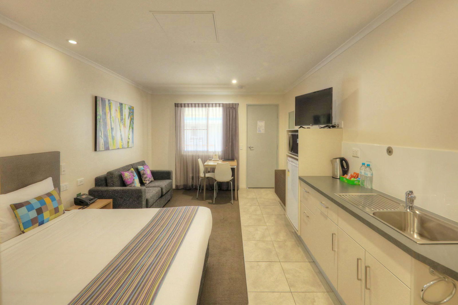 Euthulla QLD Palm Beach Accommodation
