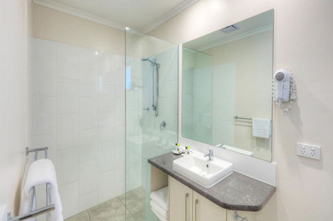 Roma Central Motel - Palm Beach Accommodation 1