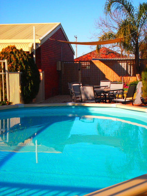 Riverland Motel - Palm Beach Accommodation 2