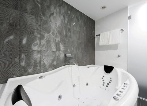 Avenue Hotel Canberra - Palm Beach Accommodation 4