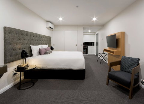 Avenue Hotel Canberra - Palm Beach Accommodation 3