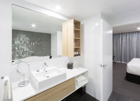 Avenue Hotel Canberra - Palm Beach Accommodation 11