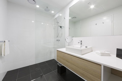 Avenue Hotel Canberra - Palm Beach Accommodation 29