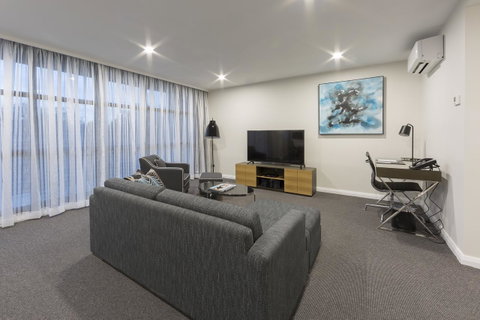 Avenue Hotel Canberra - Palm Beach Accommodation 27