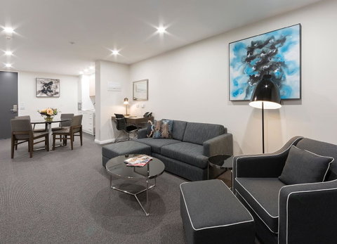 Avenue Hotel Canberra - Palm Beach Accommodation 2