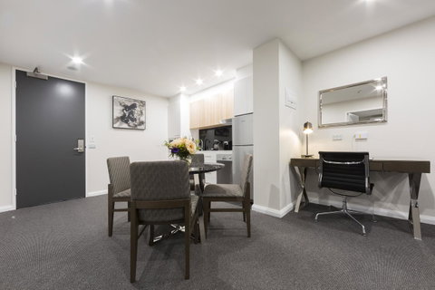 Avenue Hotel Canberra - Palm Beach Accommodation 31