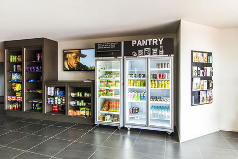 Abode Tuggeranong - Palm Beach Accommodation 9