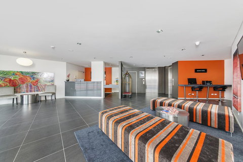 Abode Tuggeranong - Palm Beach Accommodation 7