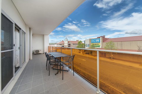 Abode Tuggeranong - Palm Beach Accommodation 6
