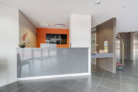 Abode Tuggeranong - Palm Beach Accommodation 8