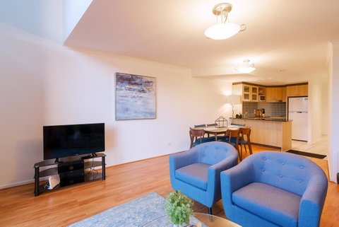 ALLARA CANBERRA - Palm Beach Accommodation 1