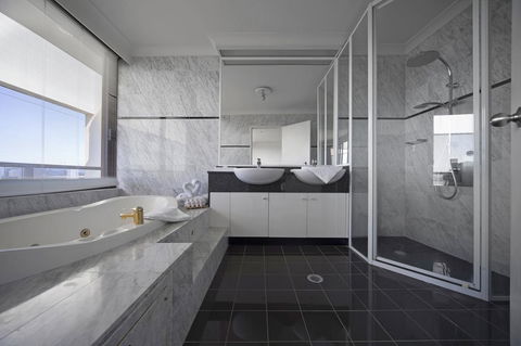 BreakFree Capital Tower Apartments - Palm Beach Accommodation 36