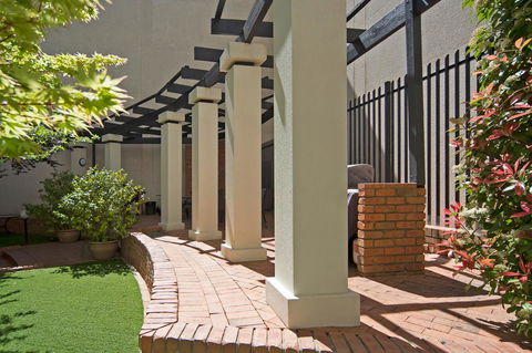 BreakFree Capital Tower Apartments - Palm Beach Accommodation 9