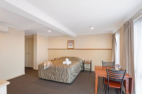 Heritage House Motel & Units - Palm Beach Accommodation 3