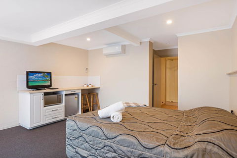 Heritage House Motel & Units - Palm Beach Accommodation 2