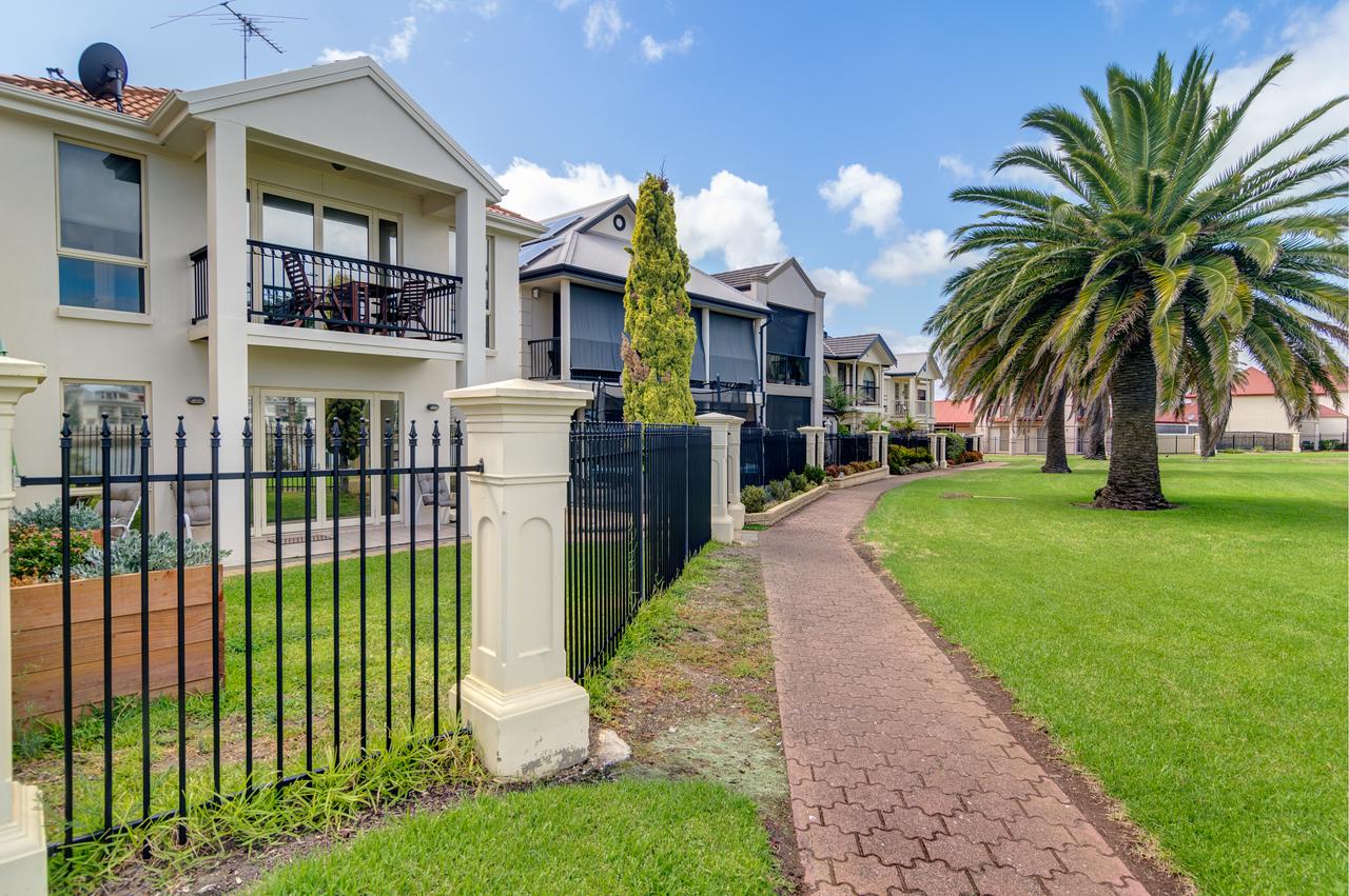 Salisbury Downs SA Palm Beach Accommodation