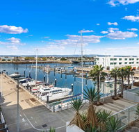 Port Adelaide Executive Waterfront Apartment - Palm Beach Accommodation
