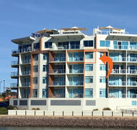 Wallaroo Marina Waterfront Luxe Apartment - Palm Beach Accommodation