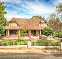 The Tudor House - Palm Beach Accommodation