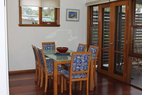 \'Point Break\' Your Waterfront Break At The Point - Palm Beach Accommodation 7