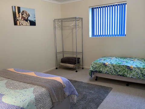 Inna Nutshell - Palm Beach Accommodation 20