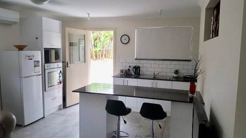 Inna Nutshell - Palm Beach Accommodation 21
