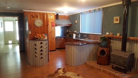 Inna Nutshell - Palm Beach Accommodation 0