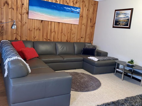 Inna Nutshell - Palm Beach Accommodation 14