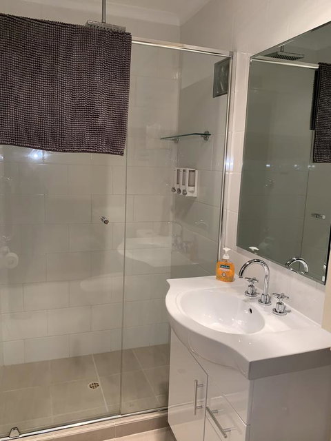 Inna Nutshell - Palm Beach Accommodation 4