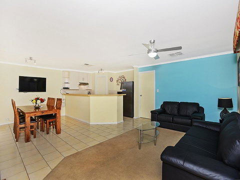 Lakeside - Encounter Bay - Palm Beach Accommodation 5