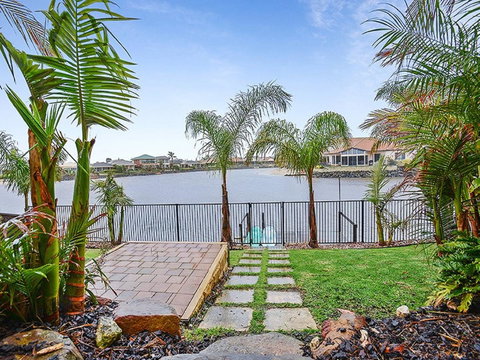 Lakeside - Encounter Bay - Palm Beach Accommodation 3