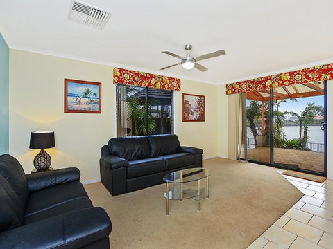 Lakeside - Encounter Bay - Palm Beach Accommodation 4