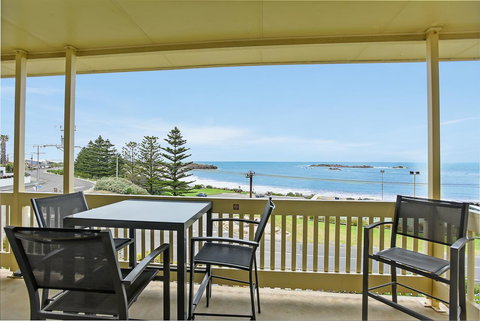 The Dolphins Beachfront Apartments - Palm Beach Accommodation 9