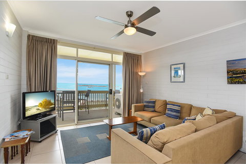 The Dolphins Beachfront Apartments - Palm Beach Accommodation 13