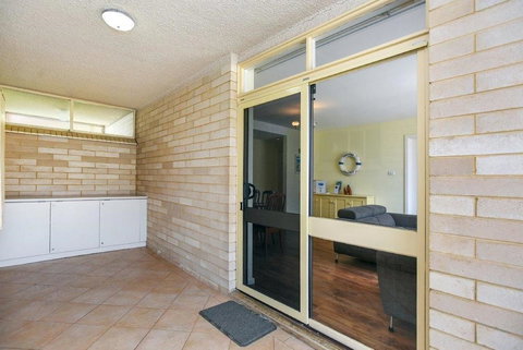 The Dolphins Beachfront Apartments - Palm Beach Accommodation 3