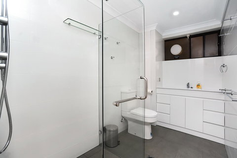 The Dolphins Beachfront Apartments - Palm Beach Accommodation 2