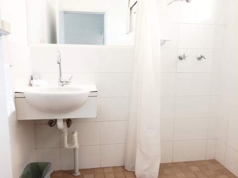 Arcadia Motel - Palm Beach Accommodation 13