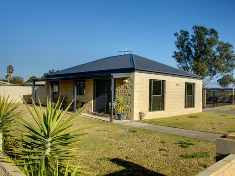 DBJ Holiday Units - Palm Beach Accommodation 0